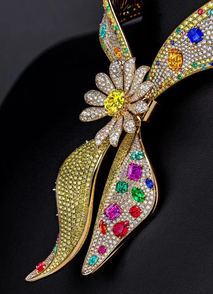 G-Dragon stage jewelry fashion trend 2025